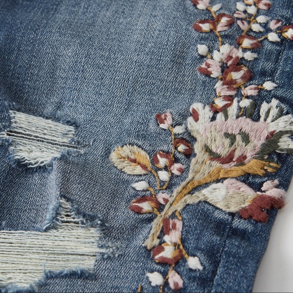 Abercrombie&Fitch Embroidered Low-Rise Ankle Jeans - Picture 2 of 7